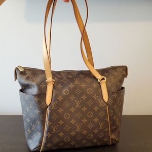❣️Sold❣️100% Authentic Louis Vuitton Totally MM Monogram Canvas shoulder bag
